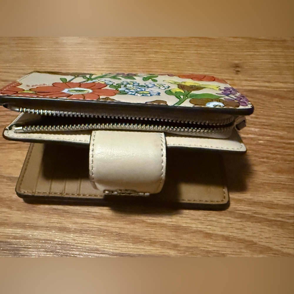Coach Shoulder/crossbody Bag Vibrant Floral Design with matching wallets. EUC - Picture 10 of 15